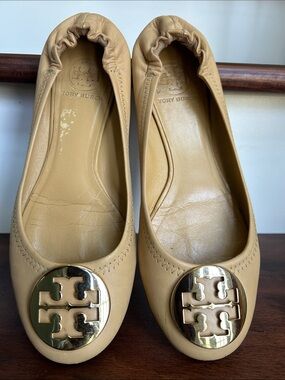 Tory Burch Beige/Tan Logo Medallion Leather Ballet Reva Flats